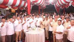 Silaturahmi para kader, pengurus DPC Partai Gerindra dan masyarakat Abdya, Selasa malam (25/4)