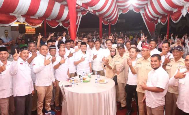 Silaturahmi para kader, pengurus DPC Partai Gerindra dan masyarakat Abdya, Selasa malam (25/4)