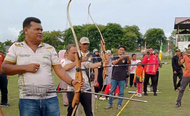 Pembukaan kejuaraan panahan terbuka Aceh atau Aceh Open di lapangan Stadion Mini Profesor Dr Ali Basyah Amin MA, Darussalam, Banda Aceh, Sabtu (29/4/2023)