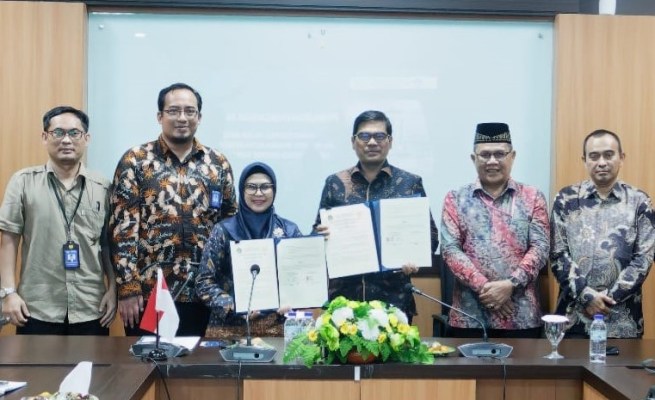 Universitas Negeri Surabaya (UNESA) menandatangani MoU kerja sama dengan Universitas Islam Negeri (UIN) Ar-Raniry di Ruang Sidang, Lantai 6 Rektorat, Kampus Lidah Wetan, Rabu (3/5)