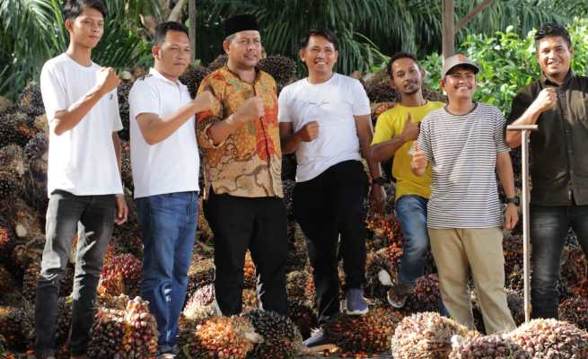 Amal Hasan saat bersilaturahmi dengan para pelaku usaha, tokoh pemuda dan mahasiswa serta tokoh masyarakat di Kecamatan Pasie Raya, Aceh Jaya