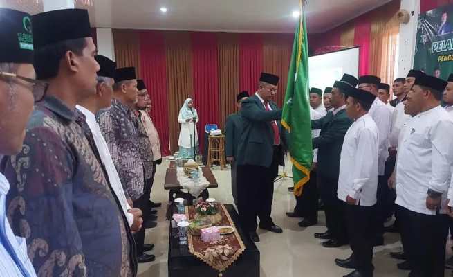 Ketua PW Al Jam'iatul Washliyah Aceh Dr Ridwan Nurdin MCL melantik kepengurusan PD Al Washliyah Aceh Besar Sabtu, 13 Mei 2023 di gedung Dekranasda, Gampong Gani, Aceh Besar