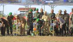 Pangdam IM Mayjen TNI Novi Helmy Prasetya mengikuti secara virtual acara Puncak Penanaman Mangrove Nasional secara serentak jajaran TNI di seluruh Indonesia di Desa Gampong Baro, Kecamatan Mesjid Raya, Aceh Besar, Senin sore (15/5)