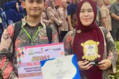 Farhan Aulianda, siswa kelas XII di SMKN 5 Banda Aceh, berhasil meraih juara pertama kompetisi Cyber Warrior tingkat nasional