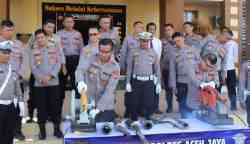 Kapolres Aceh Jaya AKBP Yudi Wiyono melakukan pemusnahan barang bukti hasil penindakan pelanggaran lalu lintas yakni berupa Knalpot Brong atau Racing, sebanyak 38 unit, Senin (22/5)