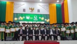 Dayah Darul Qur'an Aceh (DQA) Gampong Tumbo Baro, Kecamatan Kuta Malaka, Aceh Besar menggelar wisuda 158 santri tingkat SMA dan SMP di Gedung UIN Ar-Raniry, Darussalam Banda Aceh, Ahad (21/5)