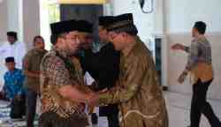 Pj Bupati Aceh Besar Muhammad Iswanto menghadiri pelantikan dan serah terima jabatan Imuem Mukim Sungai Makmur Kecamatan Blang Bintang, di Masjid Baitul Makmur Kemukiman Sungai Makmur Gampong Cot Nambak, Ahad (28/5)