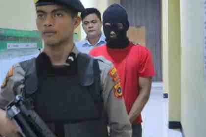 Pelaku pembakaran balai pengajian Dayah Darul Hikam, di Desa Ujong Drien, Kecamatan Meureubo, Aceh Barat ditangkap. Foto: tvOnenews.com