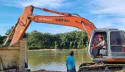 Tim Unit III Subdit IV Tipidter Ditreskrimsus Polda Aceh menghentikan aktivitas tambang ilegal jenis galian C di Sungai Meureubo, Kecamatan Kaway XVI, Aceh Barat