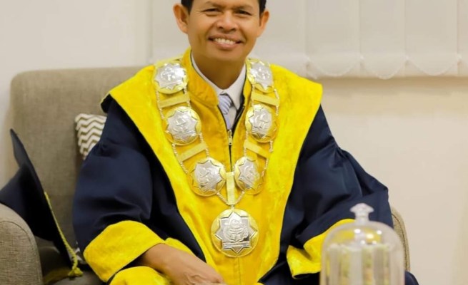 Rektor Universitas Teuku Umar Meulaboh Dr Ishak Hasan MSi