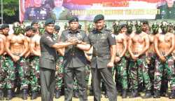 Bireuen -- Komandan Brigade Infanteri (Danbrigif) 25/Siwah Kolonel Inf Taufik Rizal memimpin upacara serah terima jabatan Danyonif Raider Khusus 113/Jaya Sakti (JS) yang dilaksanakan di lapangan hijau Mayonif RK 113/JS, Bireuen, Rabu (21/6/2023). Jabatan Danyonif RK 113/JS diserahterimakan dari Letkol Inf Sapto Broto kepada pejabat baru Mayor Inf Dobby Noviyanto S. Mayor Inf Dobby Noviyanto S sebelumnya menjabat Kepala Seksi Perencanaan (Kasi Ren) Korem 011/Lilawangsa. Dalam sambutannya, Danbrigif 25/Siwah Kolonel Inf Taufik Rizal mengatakan, pergantian jabatan merupakan penyegaran baru bagi satuan dalam rangka pembinaan personel maupun pembinaan Karier dan pembinaan satuan yang bertujuan untuk meningkatkan kualitas kinerja dan produktivitas satuan serta pengembangan karier Perwira yang bersangkutan. Danbrigif 25/Siwah juga mengucapkan terima kasih kepada Letkol Inf Sapro Broto atas dedikasi dan pengabdian selama menjabat dan mengarahkan seluruh prajurit Yonif RK 113/JS. Batalyon Infanteri Raider Khusus 113/Jaya Sakti (atau Yonif RK 113/Jaya Sakti) adalah batalyon infanteri berkualifikasi Raider Khusus di bawah Brigif 25/Siwah. Sebelumnya dibawah kendali (Korem 011/Lilawangsa). Yonif Raider 113/Jaya Sakti bermarkas di Jln. Bireuen-Takengon Km 7, Kecamatan Juli, Kabupaten Bireuen. (IA)