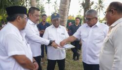 Sekda Aceh Bustami Hamzah bersama Asisten Deputi III/V Kamtibmas Kemenko Polhukam RI Brigjen Pol Bambang Pristiwanto dan Pj Bupati Pidie Wahyudi Adisiswanto, meninjau persiapan kunjungan kerja Presiden Jokowi di lokasi area Rumoh Geudong, Kamis (22/6)