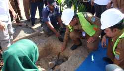 Pj Bupati Aceh Jaya Nurdin melakukan peletakan batu pertama pembangunan Pabrik Kelapa Sawit di Kecamatan Darul Hikmah, Selasa (26/6)