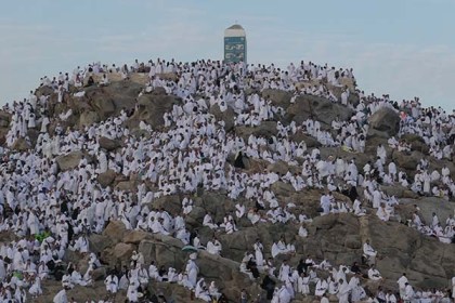 Jutaan umat Islam dari seluruh dunia melaksanakan wukuf di Jabal Rahmah, Arafah, Arab Saudi, Selasa (27/6/2023)