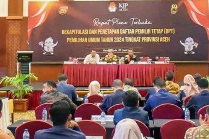 Rapat Pleno Terbuka Rekapitulasi dan Penetapan Daftar Pemilih Tetap (DPT) Pemilihan Umum 2024 Tingkat Provinsi Aceh di Hotel Hermes Palace Banda Aceh, Selasa (27/6)