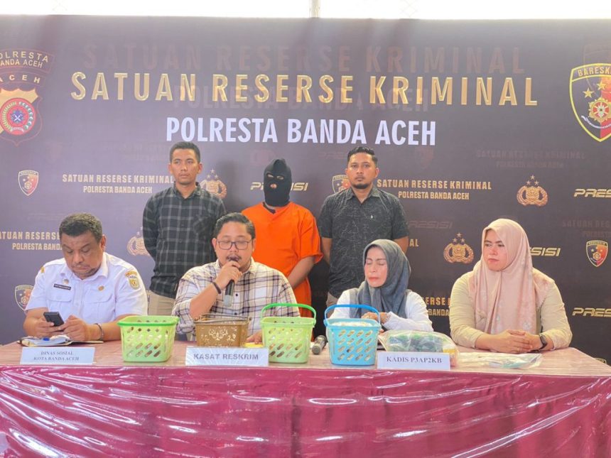Seorang pria Aceh Besar SAF (26) ditangkap Satreskrim Polresta Banda Aceh karena terlibat eksploitasi anak di bawah umur | INFOACEH.net Seorang pria Aceh Besar SAF (26) ditangkap Satreskrim Polresta Banda Aceh karena terlibat eksploitasi anak di bawah umur