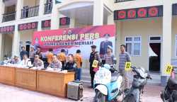 Kapolres Bener Meriah AKBP Nanang Indra Bakti memberikan keterangan pengungkapan kasus tindak pidana pencurian sepeda motor di wilayah hukum Polres Bener Meriah, Rabu (5/7)