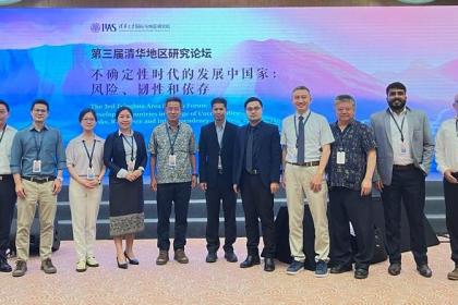 Dekan Fakultas Syariah dan Hukum UIN Ar-Raniry Dr Kamaruzzaman Bustamam Ahmad menjadi panelis dalam forum Studi Kawasan Tsinghua III, Beijing