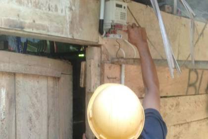 Pemerintah melalui PT PLN (Persero) memberikan Bantuan Pasang Baru Listrik kepada 3.750 keluarga kurang mampu di Aceh