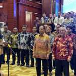 Ketua Umum Kadin Indonesia Mohammad Arsjad Rasjid mengukuhkan Dewan Pengurus Kamar Dagang dan Industri (Kadin) Aceh, di Anjong Mon Mata Banda Aceh, Senin (10/7)