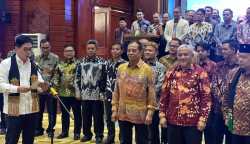 Ketua Umum Kadin Indonesia Mohammad Arsjad Rasjid mengukuhkan Dewan Pengurus Kamar Dagang dan Industri (Kadin) Aceh, di Anjong Mon Mata Banda Aceh, Senin (10/7)