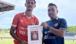 Pemain sayap atau Winger asal Bireuen Syahrul Akbar (kiri) menjadi rekrutan pertama Persiraja menghadapi Liga 2 Indonesia musim 2023/2024