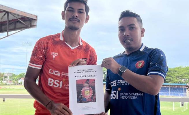 Pemain sayap atau Winger asal Bireuen Syahrul Akbar (kiri) menjadi rekrutan pertama Persiraja menghadapi Liga 2 Indonesia musim 2023/2024
