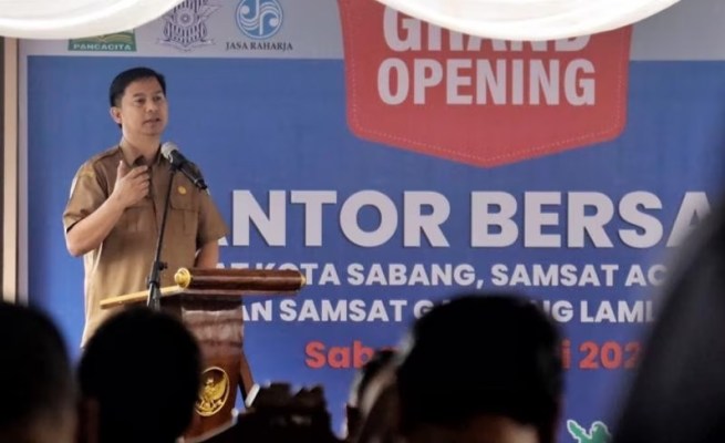 Kabid Pendapatan BPKA Saumi Elfiza menyampaikan sambutan saat meresmikan gedung Samsat Sabang, Aceh Selatan dan Samsat Gampong Lamlo di Kota Sabang, Selasa (11/7)