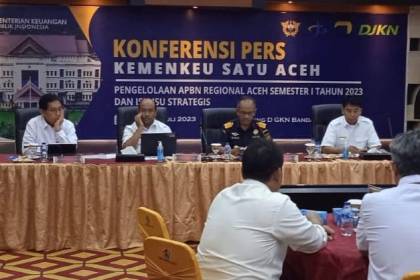 Kepala Perwakilan Kementerian Keuangan Aceh sekaligus Kepala Kanwil Direktorat Jenderal Bea dan Cukai Aceh Safuadi menyampaikan penerimaan pajak Aceh Semester I 2023
