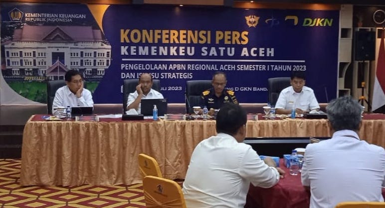Kepala Perwakilan Kementerian Keuangan Aceh sekaligus Kepala Kanwil Direktorat Jenderal Bea dan Cukai Aceh Safuadi menyampaikan penerimaan pajak Aceh Semester I 2023 | INFOACEH.net Kepala Perwakilan Kementerian Keuangan Aceh sekaligus Kepala Kanwil Direktorat Jenderal Bea dan Cukai Aceh Safuadi menyampaikan penerimaan pajak Aceh Semester I 2023
