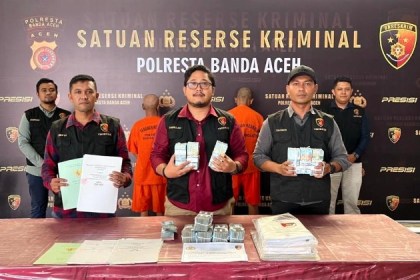 Satreskrim Polresta Banda Ace menyita barang bukti tambahan berupa uang Rp 295.835.255 terkait pengadaan lahan Zikir Nurul Arafah Islamic Center Ulee Lheue