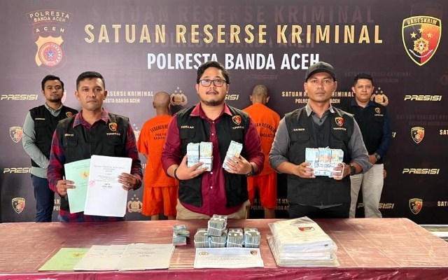 Satreskrim Polresta Banda Ace menyita barang bukti tambahan berupa uang Rp 295.835.255 terkait pengadaan lahan Zikir Nurul Arafah Islamic Center Ulee Lheue