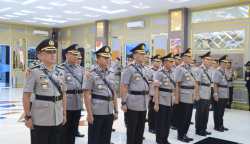 Kapolda Aceh Irjen Pol Ahmad Haydar memimpin upacara sertijab sejumlah pejabat utama (PJU) dan Kapolres jajaran Polda Aceh yang dipusatkan di lobby Mapolda Aceh, Rabu pagi (12/7)