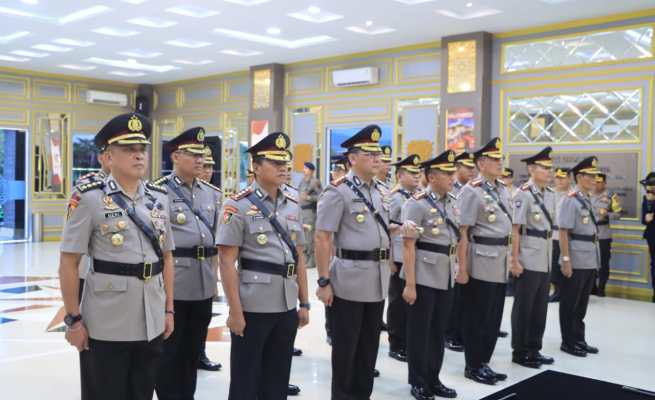 Kapolda Aceh Irjen Pol Ahmad Haydar memimpin upacara sertijab sejumlah pejabat utama (PJU) dan Kapolres jajaran Polda Aceh yang dipusatkan di lobby Mapolda Aceh, Rabu pagi (12/7)