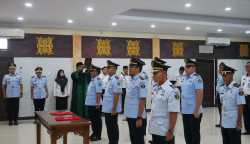 Plh. Kakanwil Kemenkumham Aceh Rakhmat Renaldy melantik pejabat struktural dan fungsional, Rabu pagi (12/7) di aula Bangsal Garuda Kemenkumham Aceh