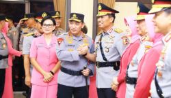 Kapolri Jenderal Pol Listyo Sigit Prabowo resmi melantik Komjen Pol Wahyu Widada sebagai Kabareskrim Polri menggantikan Komjen Pol Agus Andrianto, Jum'at (14/7)