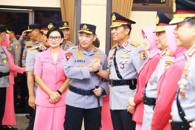 Kapolri Jenderal Pol Listyo Sigit Prabowo resmi melantik Komjen Pol Wahyu Widada sebagai Kabareskrim Polri menggantikan Komjen Pol Agus Andrianto, Jum'at (14/7) | INFOACEH.net Kapolri Jenderal Pol Listyo Sigit Prabowo resmi melantik Komjen Pol Wahyu Widada sebagai Kabareskrim Polri menggantikan Komjen Pol Agus Andrianto, Jum'at (14/7)