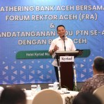 Pj Gubernur Aceh Achmad Marzuki, menghadiri acara Gathering Bank Aceh Bersama Forum Rektor Aceh (FRA) dan Penandatanganan MoU PTN se-Aceh dengan Bank Aceh di Hotel Kyriad Muraya Banda Aceh, Jum'at (14/7)