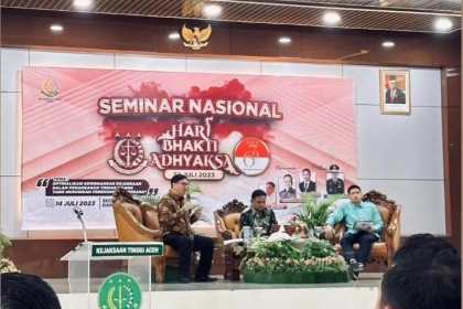 Kejati Aceh menggelar seminar nasional dalam memperingati Hari Bhakti Adhyaksa (HBA) ke-63 bertema "Optimalisasi Kewenangan Kejaksaan dalam Penanganan Tindak Pidana yang Merugikan Perekonomian Negara" di Aula Serbaguna Kejati Aceh, Jum'at pagi (14/7)