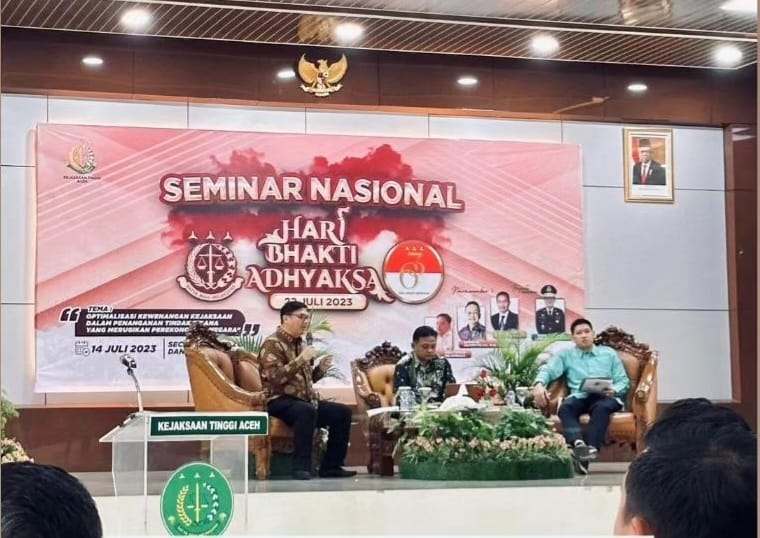 WhatsApp Image 2023-07-15 at 01.24.17 | INFOACEH.net Kejati Aceh menggelar seminar nasional dalam memperingati Hari Bhakti Adhyaksa (HBA) ke-63 bertema "Optimalisasi Kewenangan Kejaksaan dalam Penanganan Tindak Pidana yang Merugikan Perekonomian Negara" di Aula Serbaguna Kejati Aceh, Jum'at pagi (14/7)
