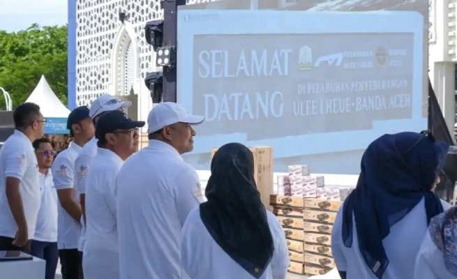 Kepala Perwakilan BI Provinsi Aceh Rony Widijarto Purubaskoro dan Kadis Perhubungan Aceh Teuku Faisal meluncurkan Elektronifikasi Pelabuhan Ulee Lheue di Balee Meuseuraya Banda Aceh, Ahad, 16 Juli 2023