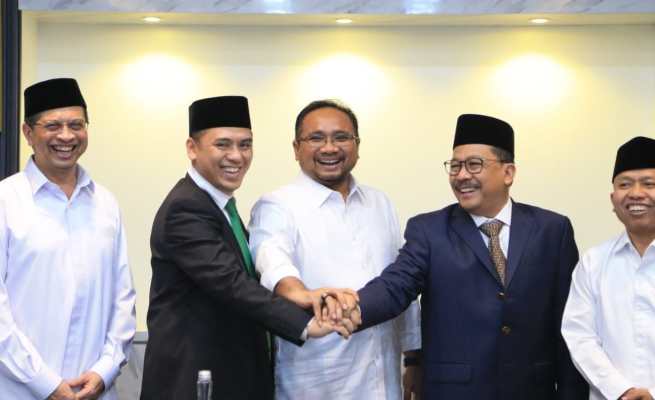 Menag Yaqut Cholil Qoumas saat serah terima jabatan Wakil Menteri Agama dari Zainut Tauhid Sa'adi kepada Saiful Rahmat Dasuki, Senin (17/7)