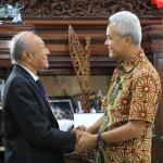 Gubernur Jawa Tengah Ganjar Pranowo menerima kunjungan Wali Nanggroe Aceh Malik Mahmud Ma Al Haythar, di Semarang, Selasa (18/7)