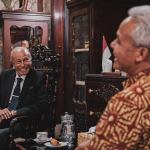 Ganjar Pranowo menyambut Wali Nanggroe Aceh Malik Mahmud Al Haythar, di rumah dinas Puri Gedeh, Semarang, Selasa malam (18/7/2023)