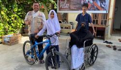 Yayasan Blood For Life Foundation (BFLF) kembali memberikan satu unit sepeda gratis kepada salah satu pelajar kurang mampu asal Kabupaten Aceh Utara