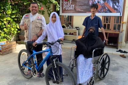 Yayasan Blood For Life Foundation (BFLF) kembali memberikan satu unit sepeda gratis kepada salah satu pelajar kurang mampu asal Kabupaten Aceh Utara