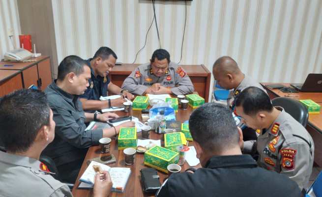 Polda Aceh menggelar rapat koordinasi persiapan pelaksanaan Operasi Karhutla Seulawah 2023 di Ruang Bagbinops Biro Ops Polda Aceh, Selasa (25/7)