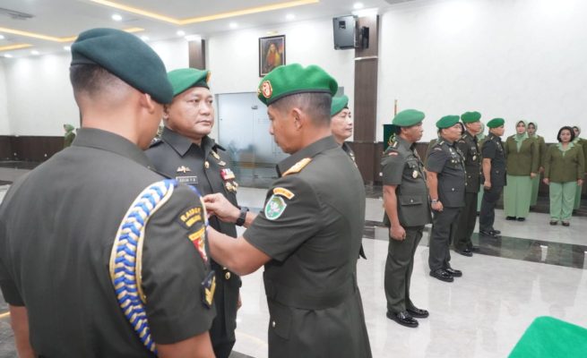 Pangdam IM Mayjen TNI Novi Helmy Prasetya memimpin upacara serah terima jabatan pejabat Kodam IM bertempat di Hall Lt 2 Gedung Malahayati Makodam, Rabu (26/7)