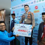 Dolly Isma Indra mahasiswa Prodi Ilmu Alquran dan Tafsir UIN Ar-Raniry yang juga anggota polisi Polda Aceh meraih medali emas Musabaqah Hifzil Qur'an kategori 20 juz pada Pekan Kreatifitas Mahasiswa (PKM) III se-Sumatera dan Perguruan Tinggi Islam (PTI) Se-Asia Tenggara di UIN Sulthan Thaha Saifuddin Jambi