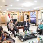 Kapolda Aceh Irjen Pol Ahmad Haydar bersama Wakapolda Brigjen Pol Syamsul Bahri menerima audiensi Rektor USK Prof Marwan di ruang kerja Kapolda, Selasa (1/8)